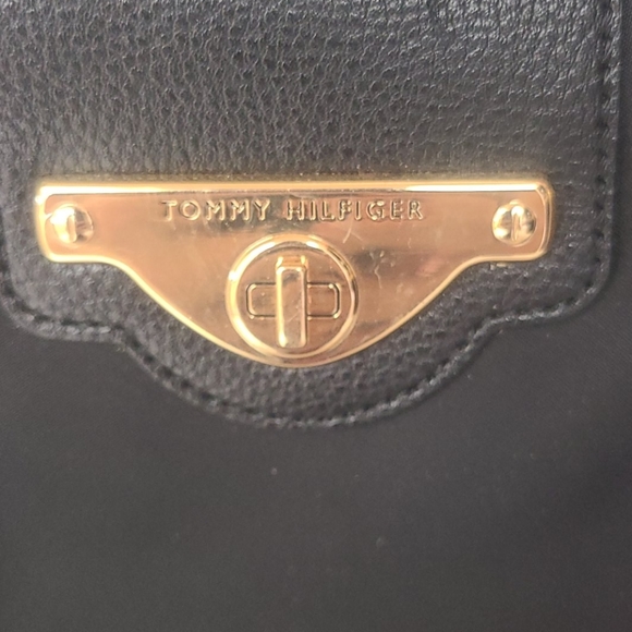 Tommy Hilfiger hand bag - Picture 2 of 5
